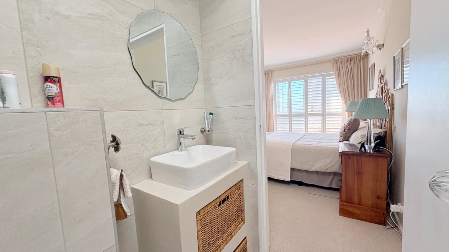 To Let 3 Bedroom Property for Rent in Muizenberg Western Cape